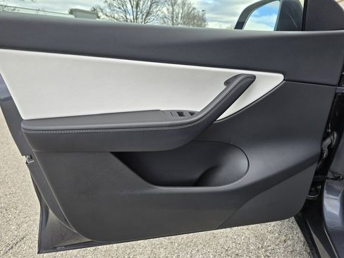 Used 2021 Tesla Model Y Long Range image 19