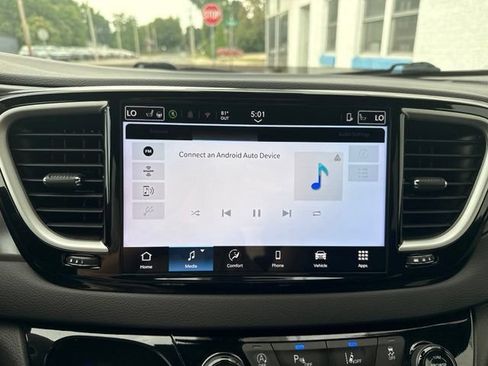 Used 2025 Chrysler Pacifica Select FWD image 22