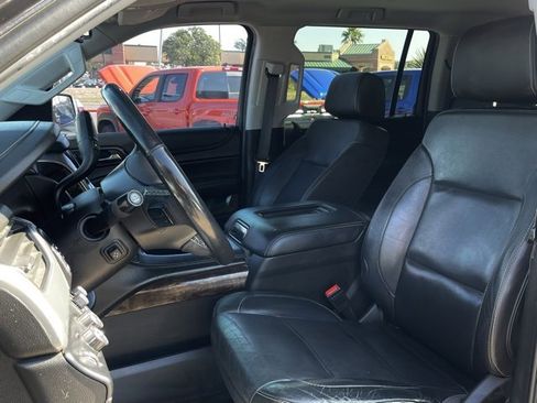 Used 2018 Chevrolet Suburban LT w/ Luxury Package image 8