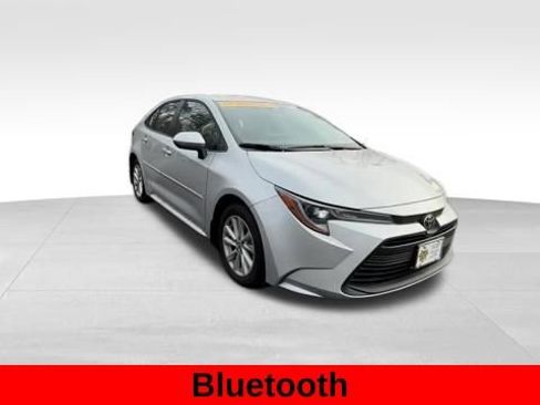 Used 2025 Toyota Corolla LE image 9