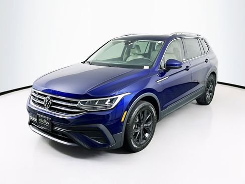 Used 2024 Volkswagen Tiguan SE FWD image 3