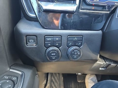 Used 2024 Chevrolet Silverado 1500 RST AWD/4WD image 17