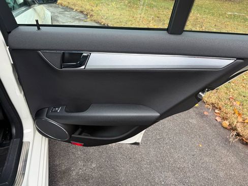 Used 2008 Mercedes-Benz C 300 Sport image 28