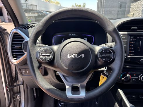 Certified 2025 Kia Soul LX w/ LX Technology Package FWD image 24