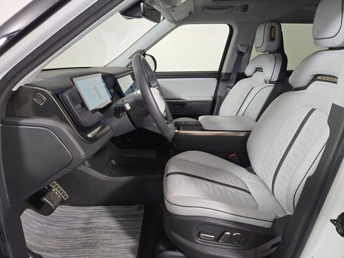 Used 2024 Rivian R1S Adventure AWD/4WD image 20
