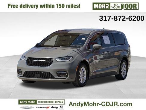 Used 2023 Chrysler Pacifica Touring-L image 3