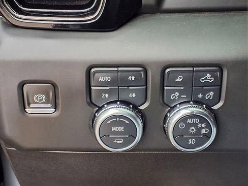 Used 2024 GMC Sierra 2500 AT4 w/ AT4 Premium Plus Package AWD/4WD image 18