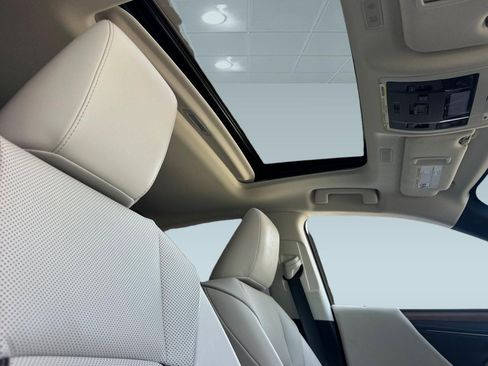 Certified 2025 Lexus ES 300h w/ Premium Package FWD image 23