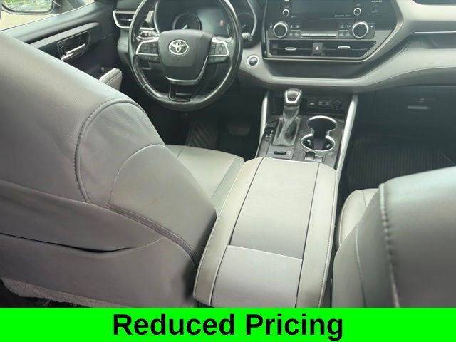 Used 2020 Toyota Highlander XLE AWD/4WD image 41