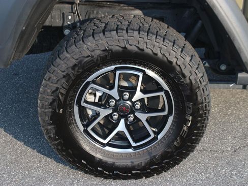 Used 2025 Jeep Gladiator Rubicon w/ Convenience Group AWD/4WD image 38