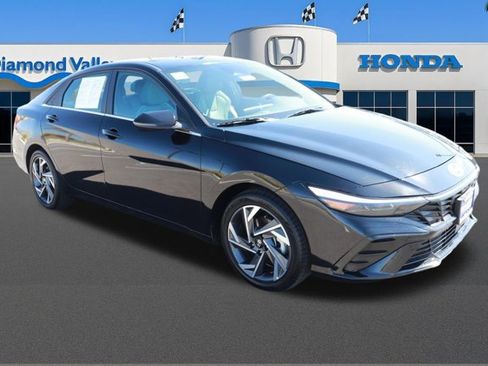 Used 2025 Hyundai Elantra Limited image 1