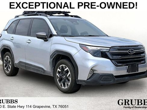 Used 2025 Subaru Forester Premium AWD/4WD image 1