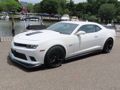 Used 2015 Chevrolet Camaro Z/28 RWD image 3