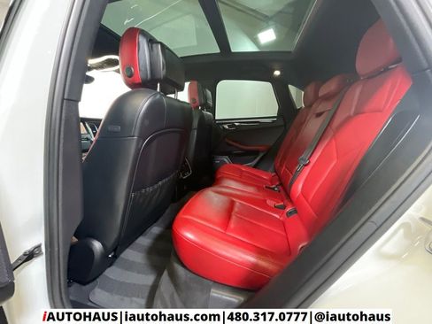 Used 2017 Porsche Macan image 34