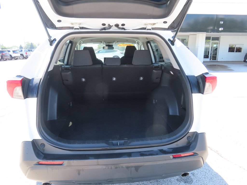 Used 2024 Toyota RAV4 LE AWD/4WD image 28