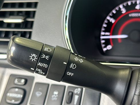 Used 2013 Toyota Highlander Plus FWD image 29