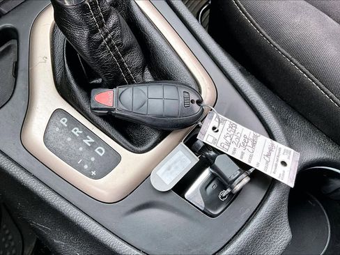 Used 2015 Jeep Cherokee Sport FWD image 15
