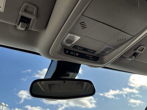 Used 2024 GMC Terrain SLE image 34