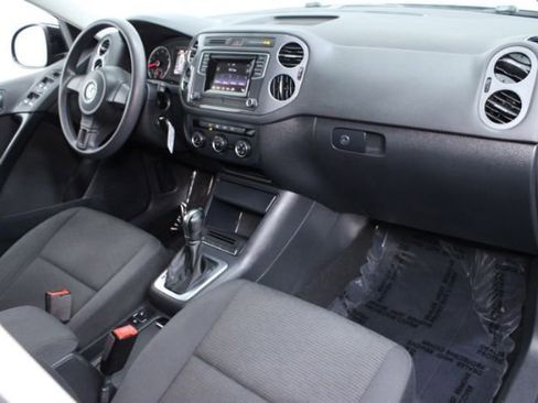 Used 2017 Volkswagen Tiguan Limited w/ Alloy Wheels Package image 21