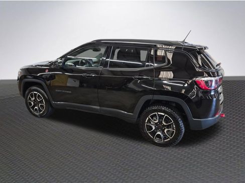 Used 2025 Jeep Compass Trailhawk AWD/4WD image 5
