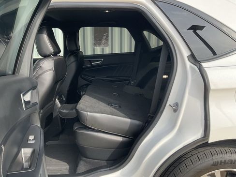 Used 2022 Ford Edge ST image 17