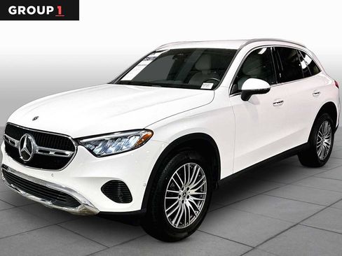 Used 2025 Mercedes-Benz GLC 300 4MATIC image 1