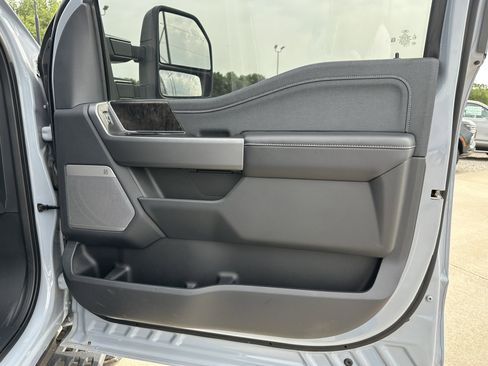 Used 2025 Ford F350 Lariat w/ Tremor Off-Road Package AWD/4WD image 41