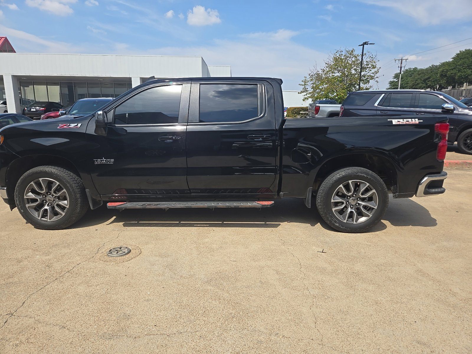 Used 2020 Chevrolet Silverado 1500 LT w/ Texas Edition AWD/4WD image 12
