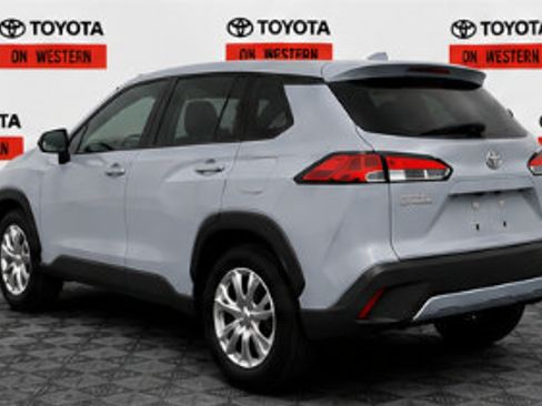 Used 2024 Toyota Corolla Cross L AWD/4WD image 4