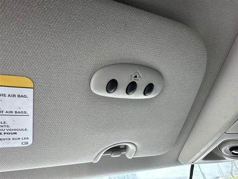 Used 2016 Chrysler Town & Country Touring w/ Driver Convenience Group FWD image 18