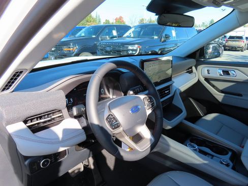 New 2026 Ford Explorer Active w/ Active Comfort Package image 8