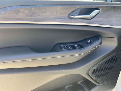 New 2026 Jeep Grand Cherokee Altitude AWD/4WD image 43