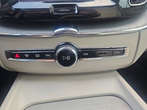 Used 2024 Volvo XC60 B5 Plus w/ Protection Package Premier image 26