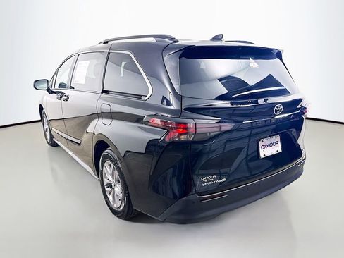 Used 2026 Toyota Sienna XLE AWD/4WD image 5