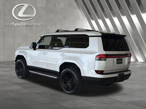 Used 2026 Lexus GX 550 w/ Accessory Package (2T) AWD/4WD image 2