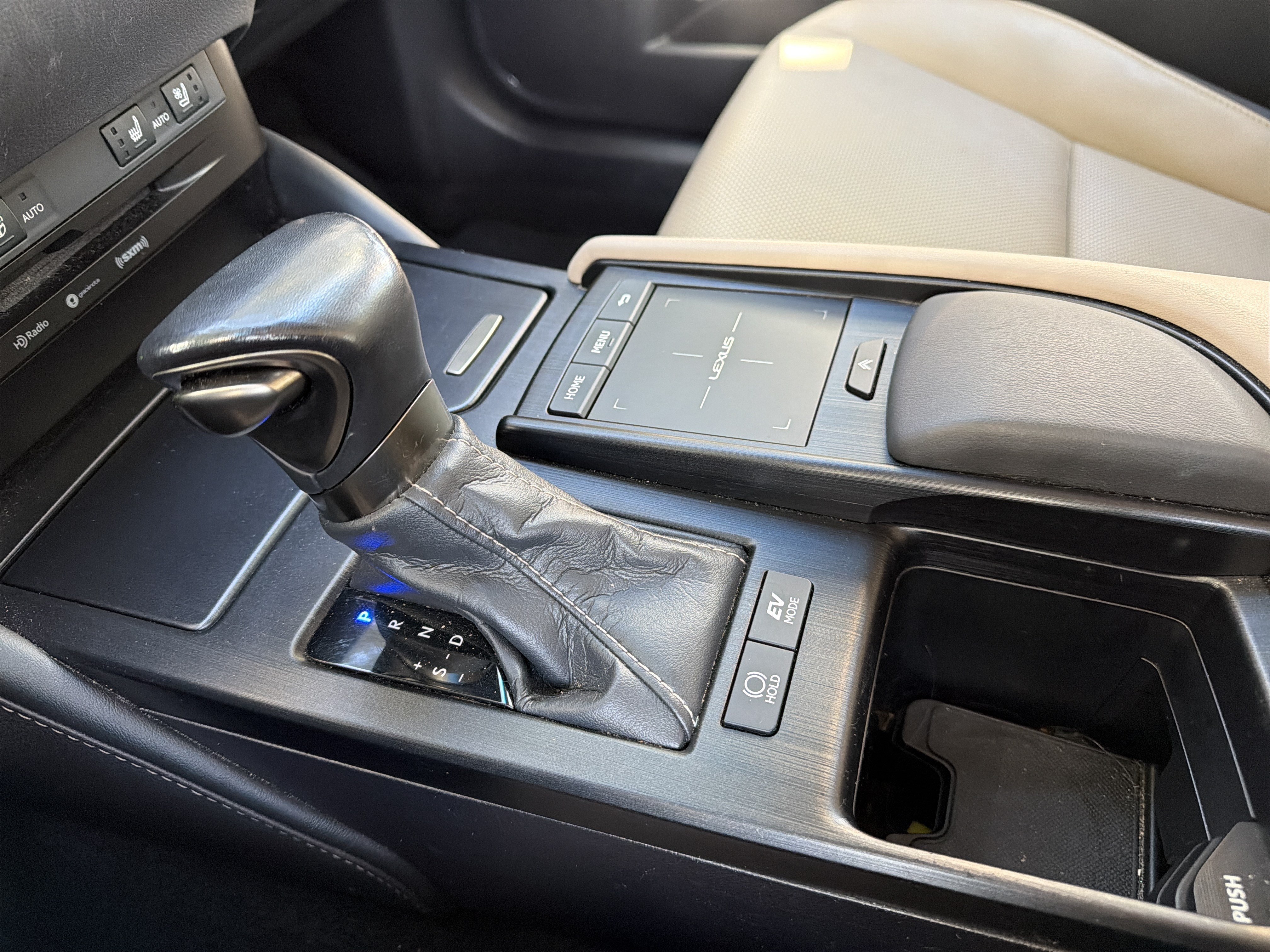 Certified 2020 Lexus ES 300h w/ Premium Package FWD image 27