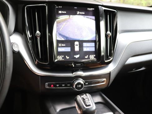 Used 2019 Volvo XC60 T6 Momentum w/ Premium Package AWD/4WD image 15