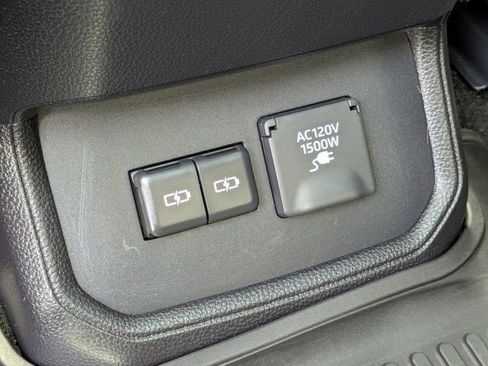 Used 2024 Toyota Highlander Platinum AWD/4WD image 27
