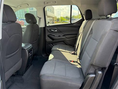 Used 2021 Chevrolet Traverse LT image 8