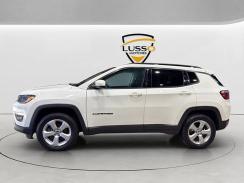 Used 2019 Jeep Compass Latitude image 2