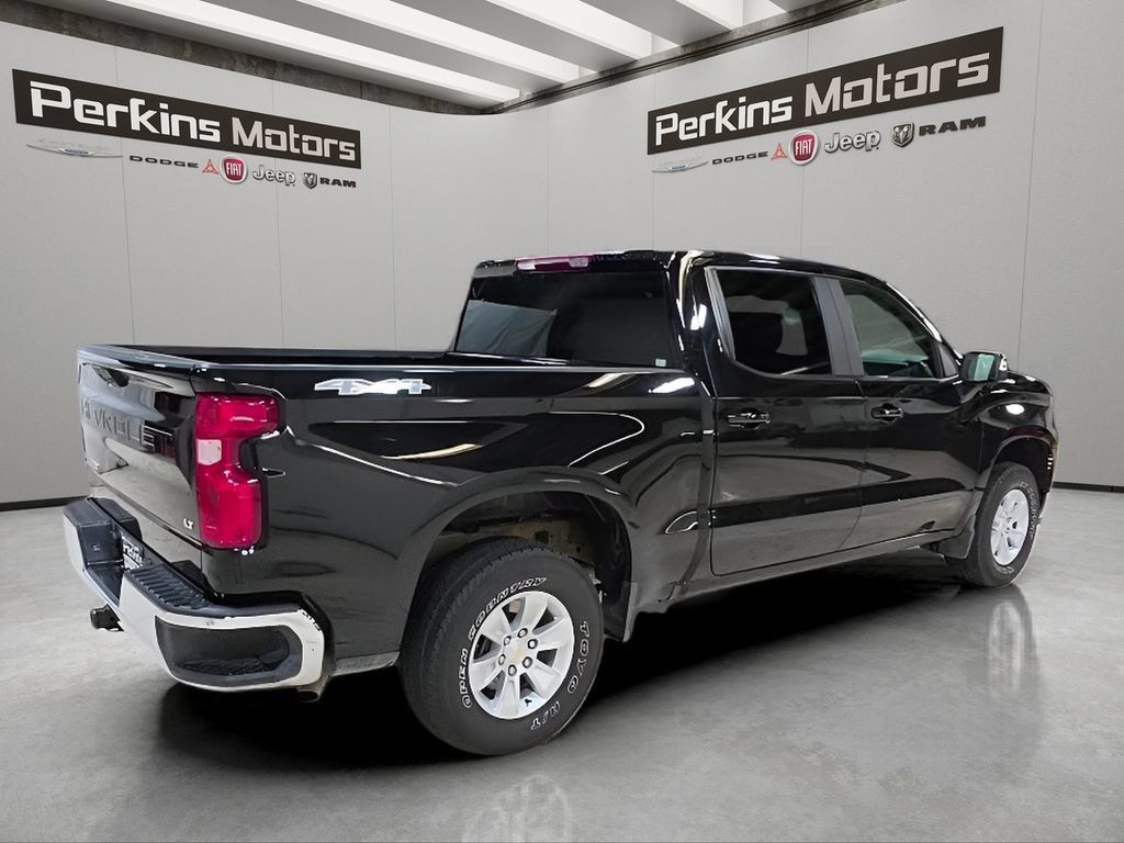 Used 2025 Chevrolet Silverado 1500 LT AWD/4WD image 5