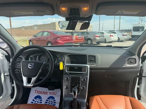 Used 2017 Volvo S60 T5 Inscription image 19