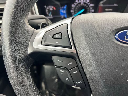 Used 2017 Ford Fusion SE w/ Fusion SE Technology Package image 21