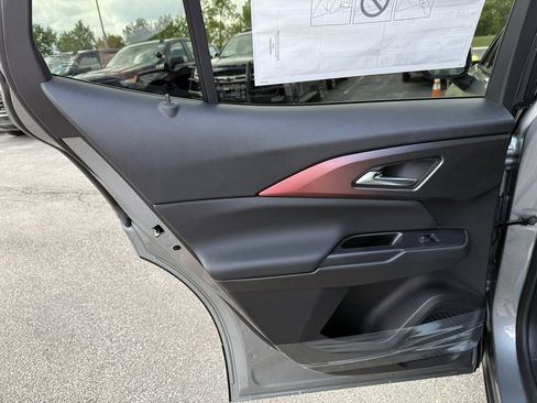 New 2025 Chevrolet Equinox EV RS image 25