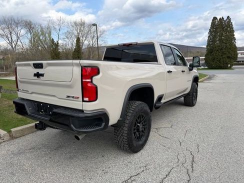 New 2026 Chevrolet Silverado 2500 ZR2 AWD/4WD image 3