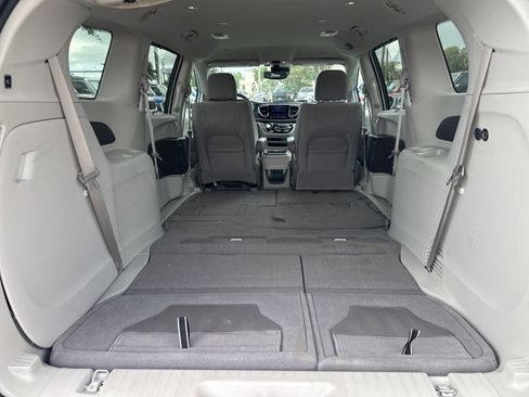 Certified 2020 Chrysler Pacifica Touring w/ Advanced Safetytec Group FWD image 33