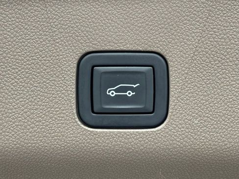 Used 2024 GMC Yukon XL Denali AWD/4WD image 43