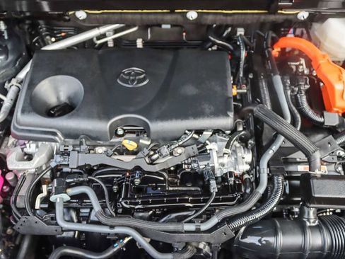 Used 2024 Toyota Venza LE image 25