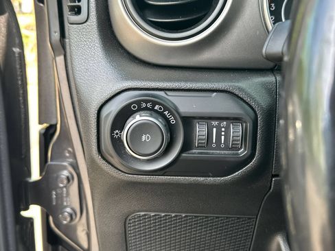 Used 2019 Jeep Wrangler Unlimited Sport S AWD/4WD image 26