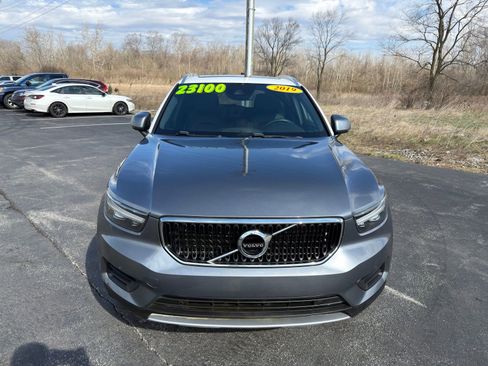 Used 2019 Volvo XC40 T4 Momentum image 10